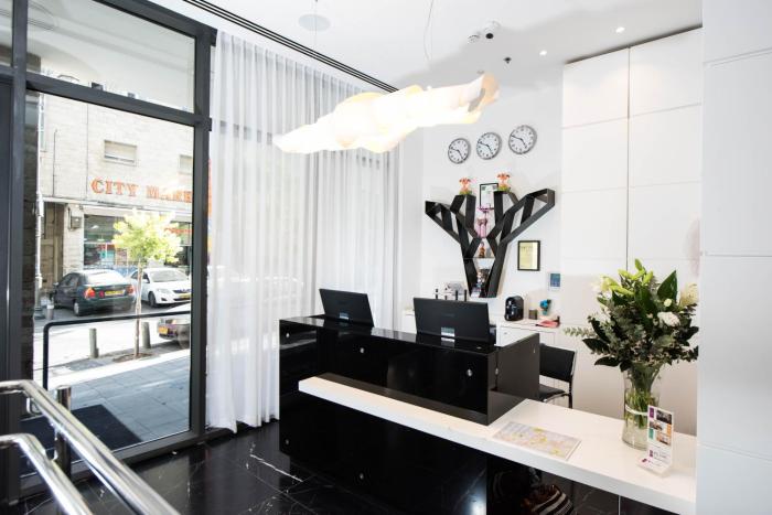 eyal hotel