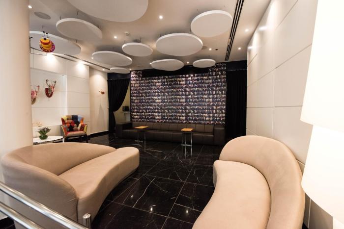 eyal hotel