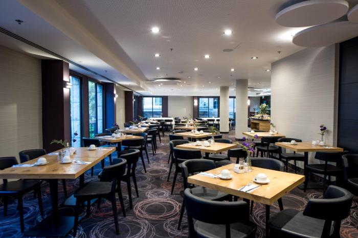 eyal hotel