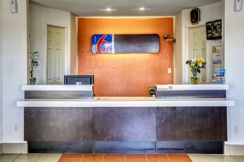 motel 6 dickson tn
