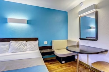 motel 6 dickson tn