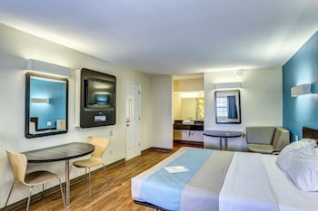motel 6 dickson tn