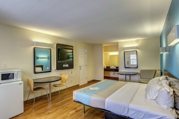 motel 6 dickson tn