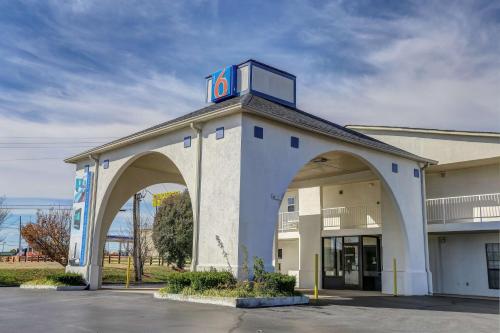 Motel 6 Dickson, Tn,Dickson>>Centerville,2 star