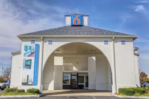 Motel 6 Dickson, Tn,Dickson>>Centerville,2 star