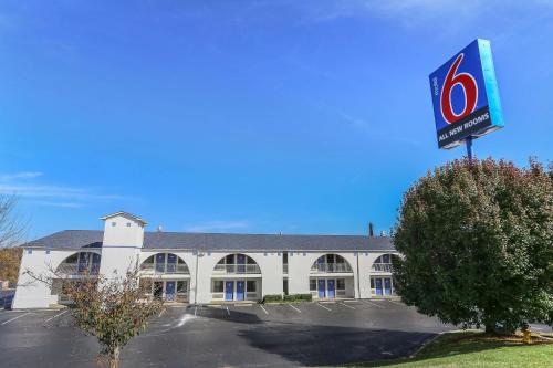 Motel 6 Dickson, Tn,Dickson>>Centerville,2 star