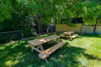 The Grand Gorge Villa-With Yard& Parking,,3 star