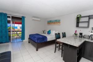 montego bay club apartments