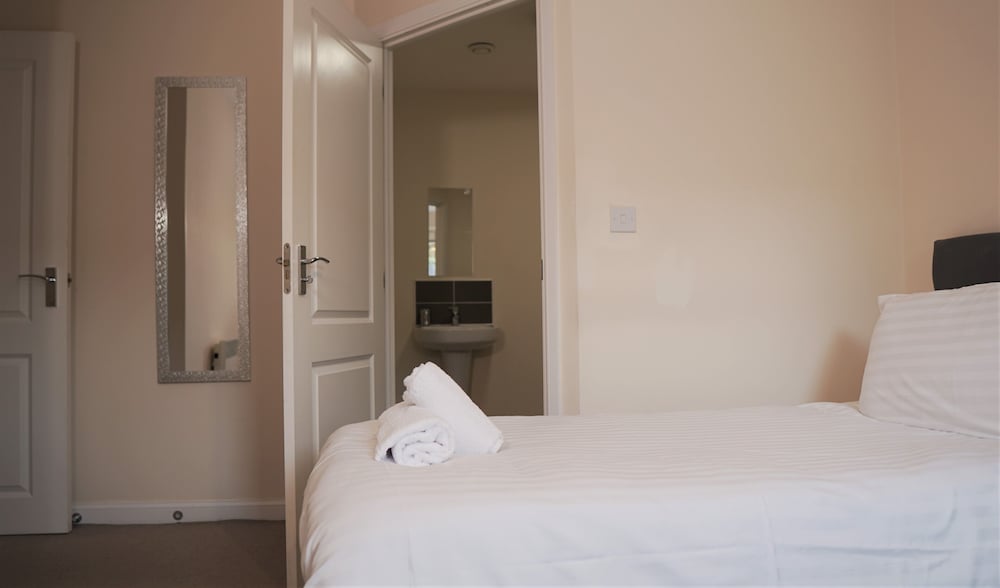 broad gauge apartments