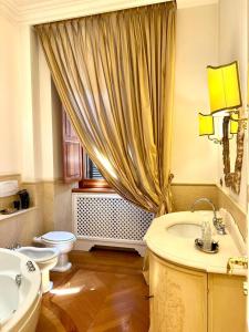 roman holidays boutique