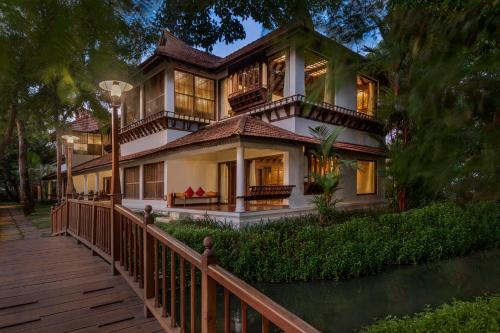 kumarakom lake resort