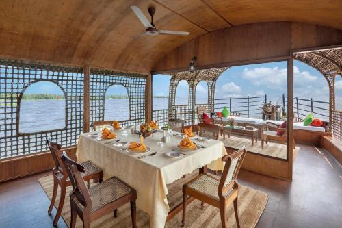 kumarakom lake resort