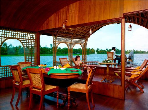 kumarakom lake resort