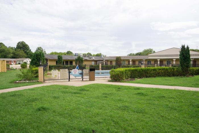 woodridge inn and suites