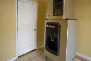 woodridge inn and suites