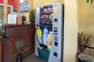 woodridge inn and suites