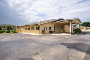 woodridge inn and suites