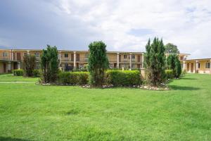 woodridge inn and suites