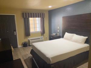 woodridge inn and suites