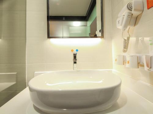 7days premium jinan beiyuan street red star macalline branch