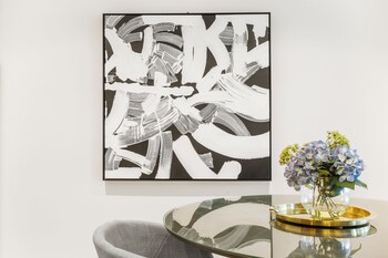 luxuria apartments collins house
