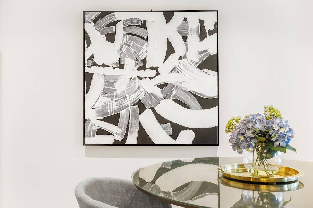 luxuria apartments collins house