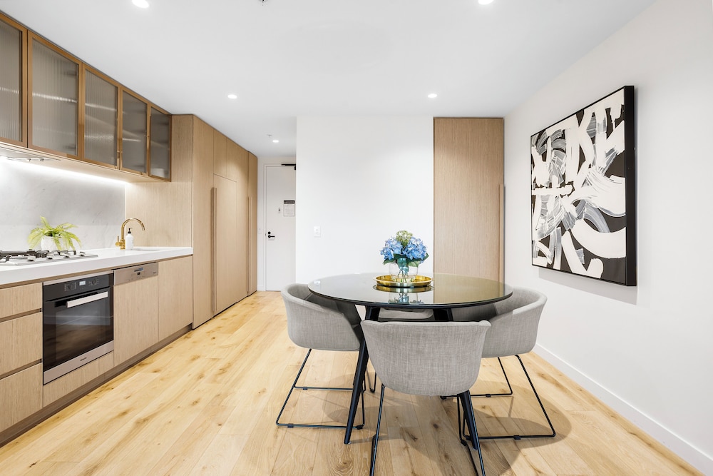 luxuria apartments collins house