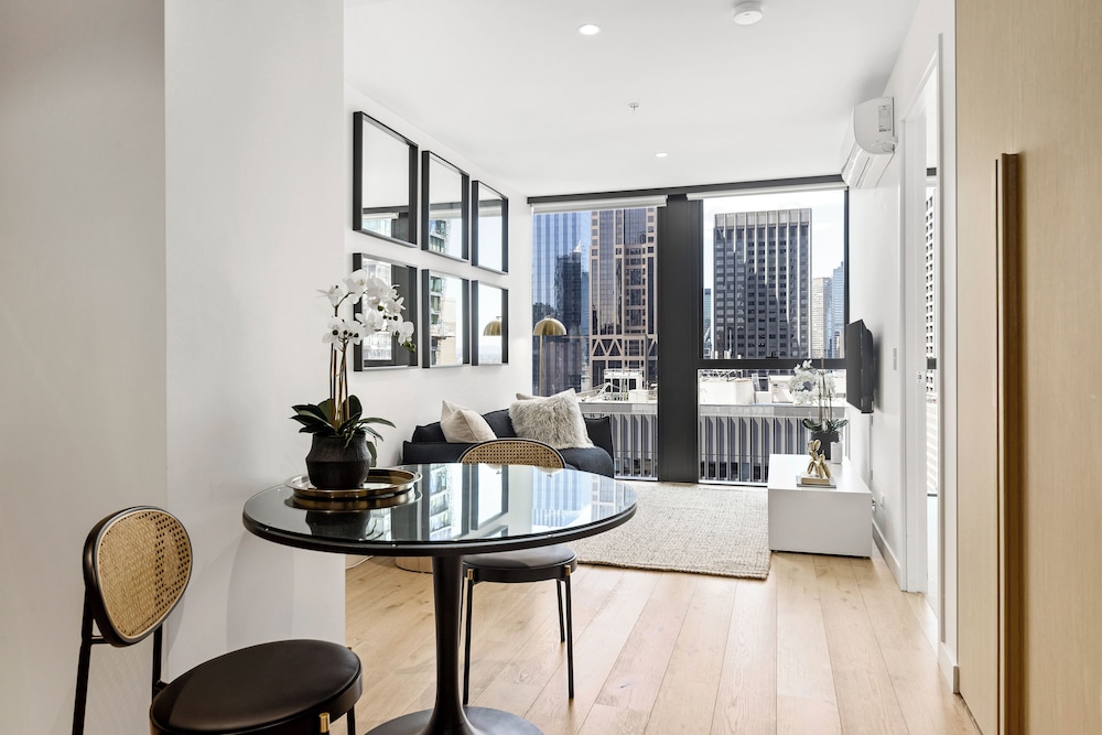 luxuria apartments collins house