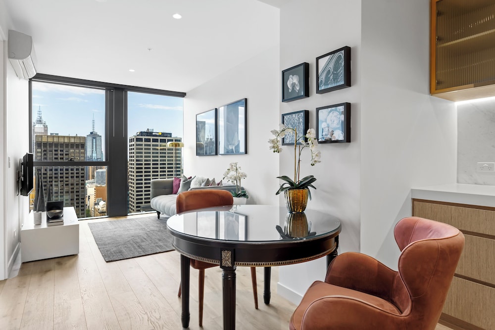 luxuria apartments collins house