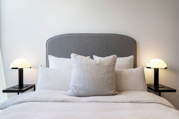 luxuria apartments collins house