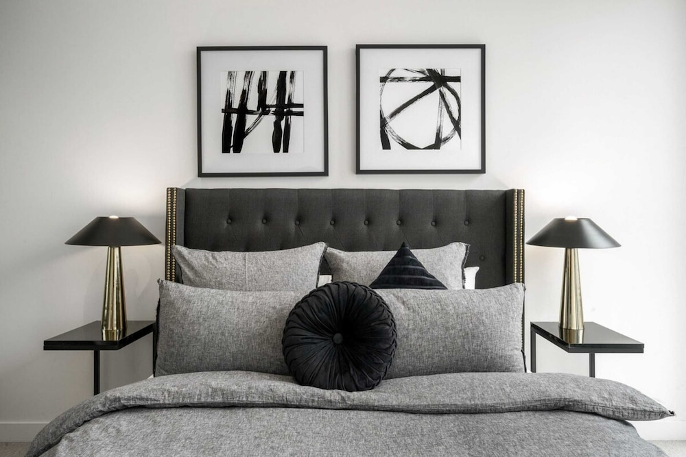 luxuria apartments collins house