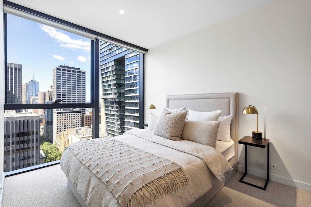 luxuria apartments collins house