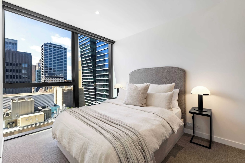 luxuria apartments collins house