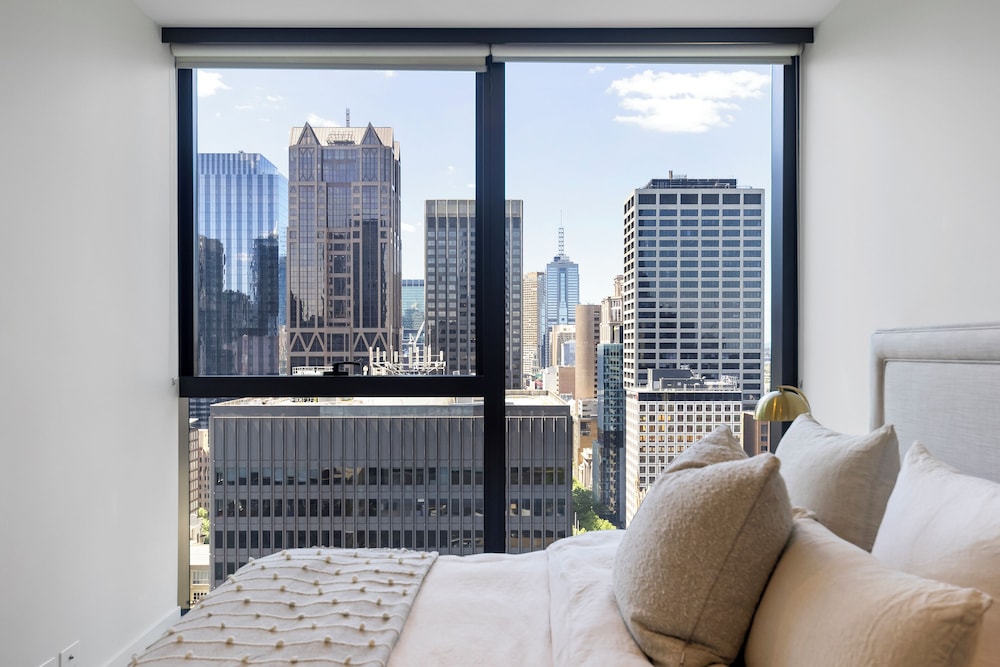 luxuria apartments collins house