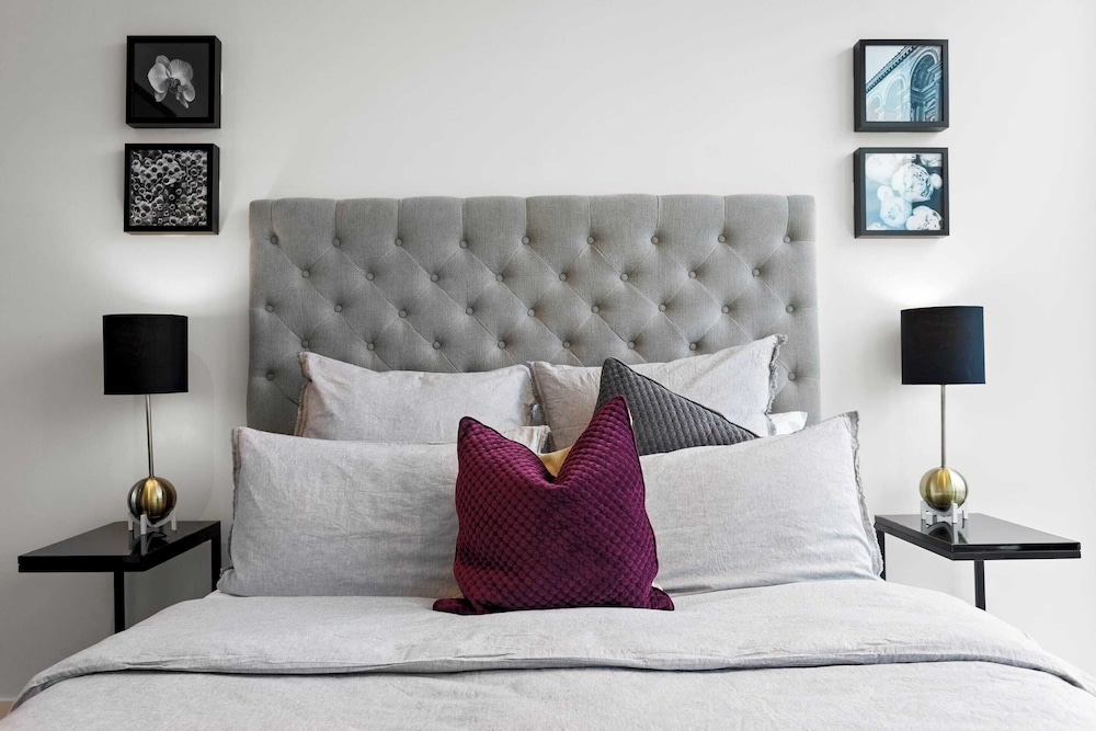 luxuria apartments collins house