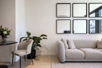 luxuria apartments collins house