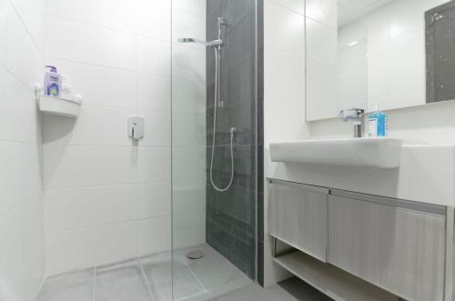 cozy and high floor suite in suasana jb 15 views