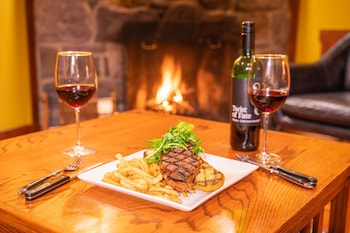 johnston canyon lodge and bungalows