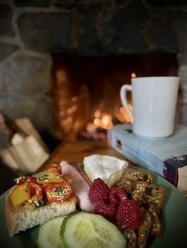 johnston canyon lodge and bungalows
