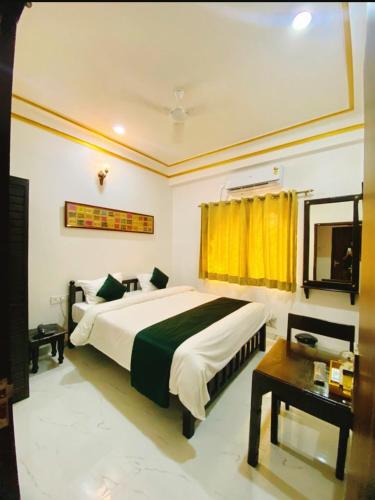 Hotel Indergarh Heritage,Mr 10 Square 32A Veena Nagar Sukhliya,2 star