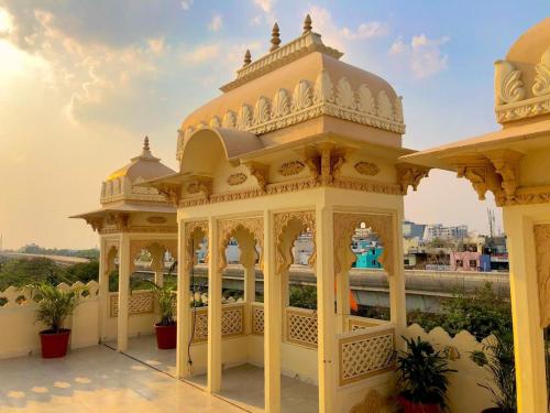 Hotel Indergarh Heritage,Mr 10 Square 32A Veena Nagar Sukhliya,2 star