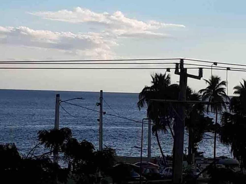 room in condo malecon cozy private room 6