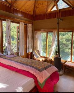 the whispering woods tirthan valley