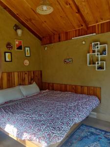 the whispering woods tirthan valley