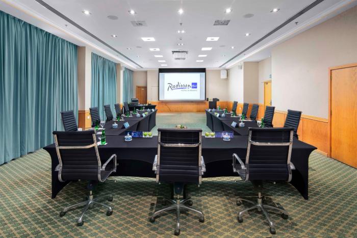 radisson blu hotel and resort al ain