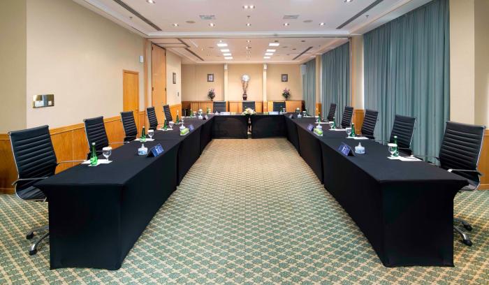 radisson blu hotel and resort al ain