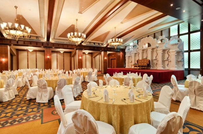 radisson blu hotel and resort al ain