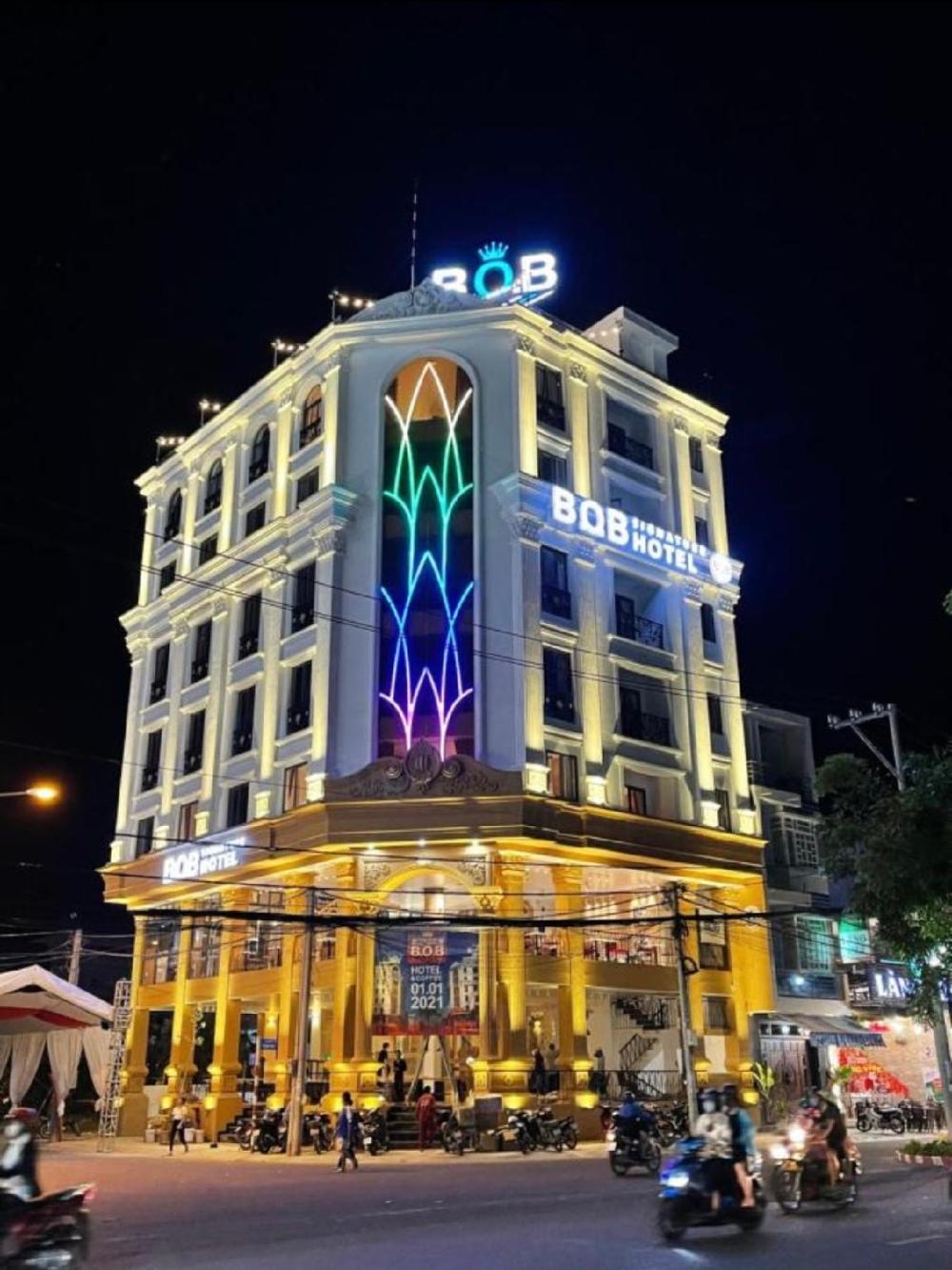 b o b hotel signature
