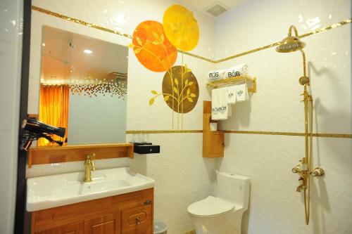 b o b hotel signature
