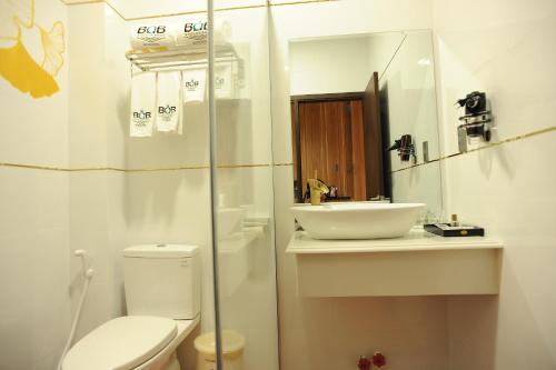 b o b hotel signature
